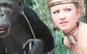 Gorilla is getting seduced by a really brave blonde slut